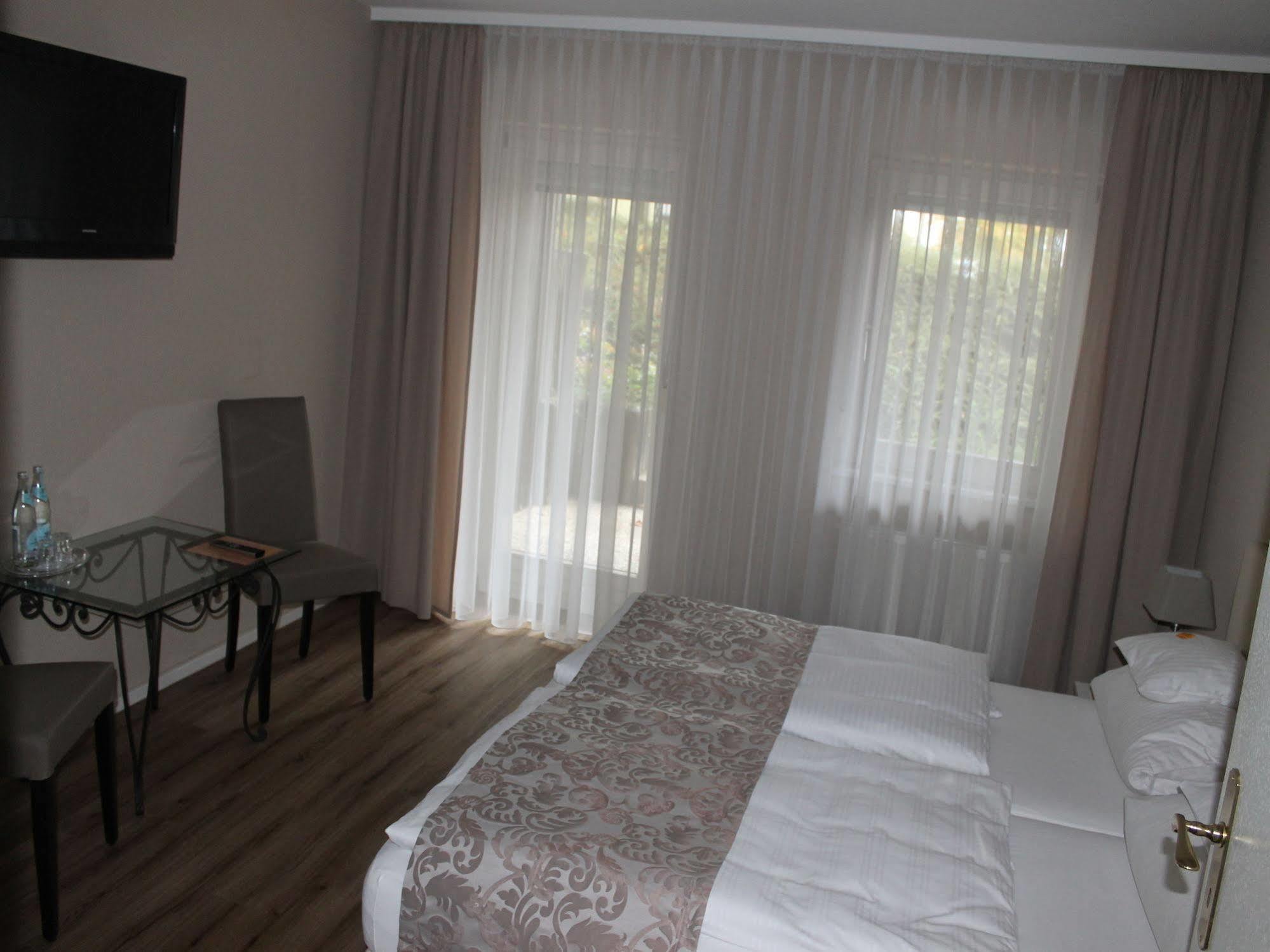 Hotel Garni Bellevue Bad Füssing エクステリア 写真